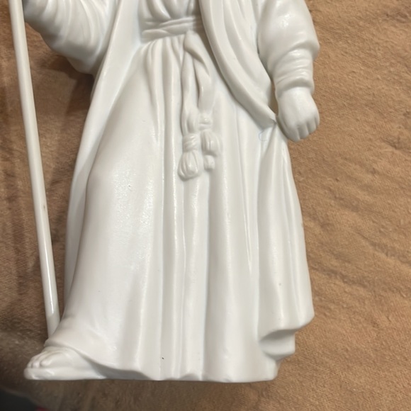 Avon Nativity Collectibles The Shepherd Porcelain Figurine. Excellent Condition. - Picture 6 of 12